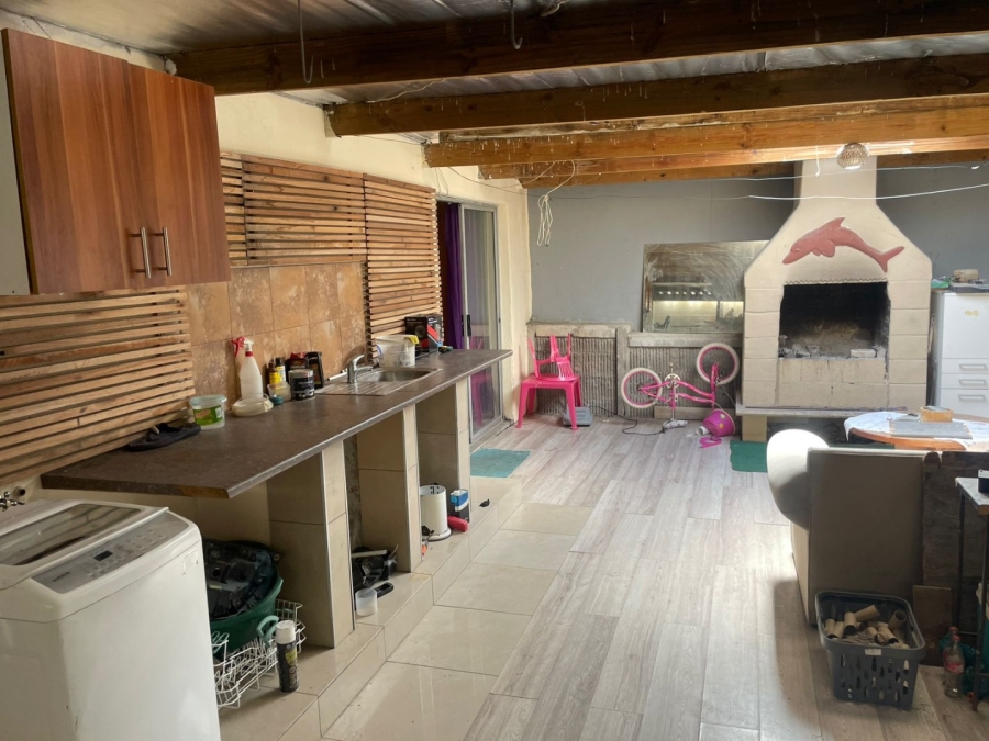  Bedroom Property for Sale in Eastridge Western Cape